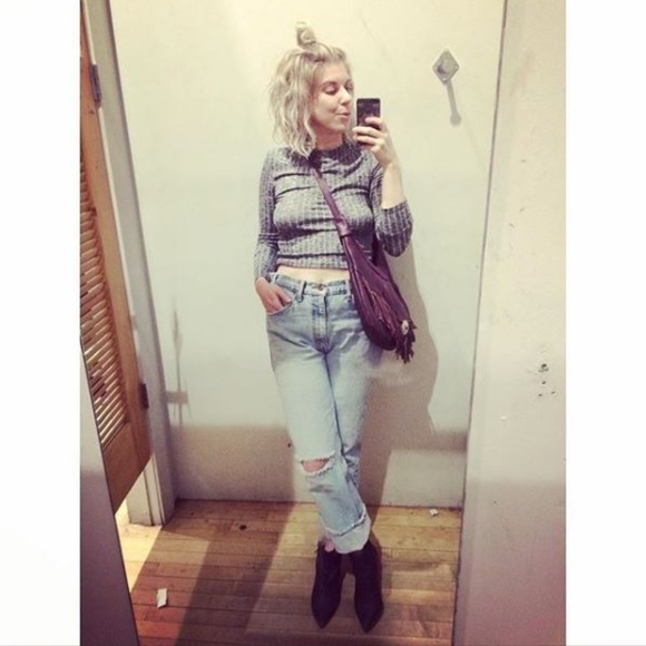 Meet your Posher <<Hilary>> - Picture 4 of 8